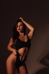 Czarne Body do Pole Dance z Wycięciem na Brzuchu Tender