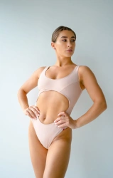 Cieliste Body z Wycięciem na Brzuchu Love Me Tender