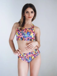 Спортивний топ з відкритою спиною Need more colors